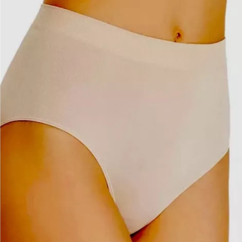 Wacoal Women's Nude Solid Stretch Smooth Seamless Full Brief Underwear Size: XL
